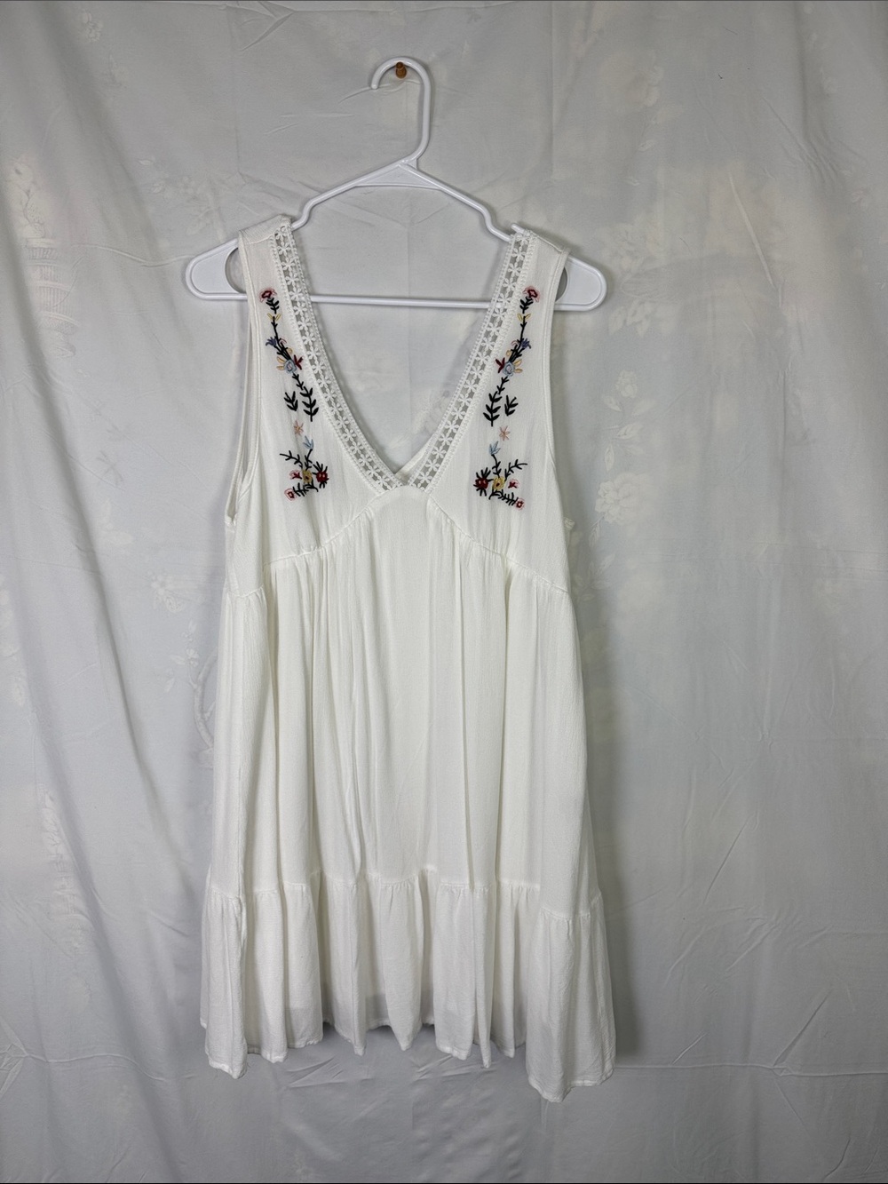 White Embroidered V-Neck Sleeveless Dress